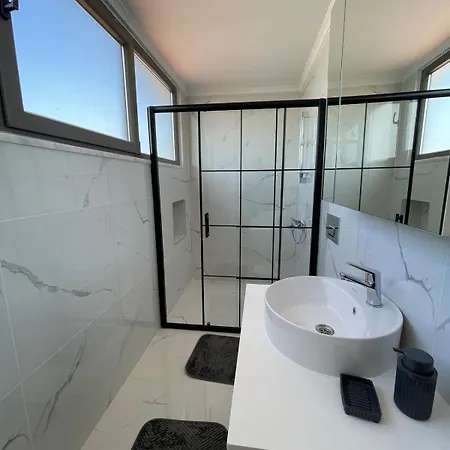فيلة Serenity Garden 10 *